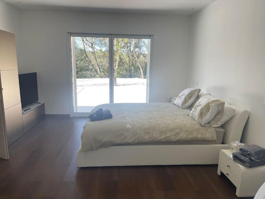 Brand New Villa With Fully Intergrated Air Conditioning & Private Pool, Overlooking Forest Sardan Buitenkant foto