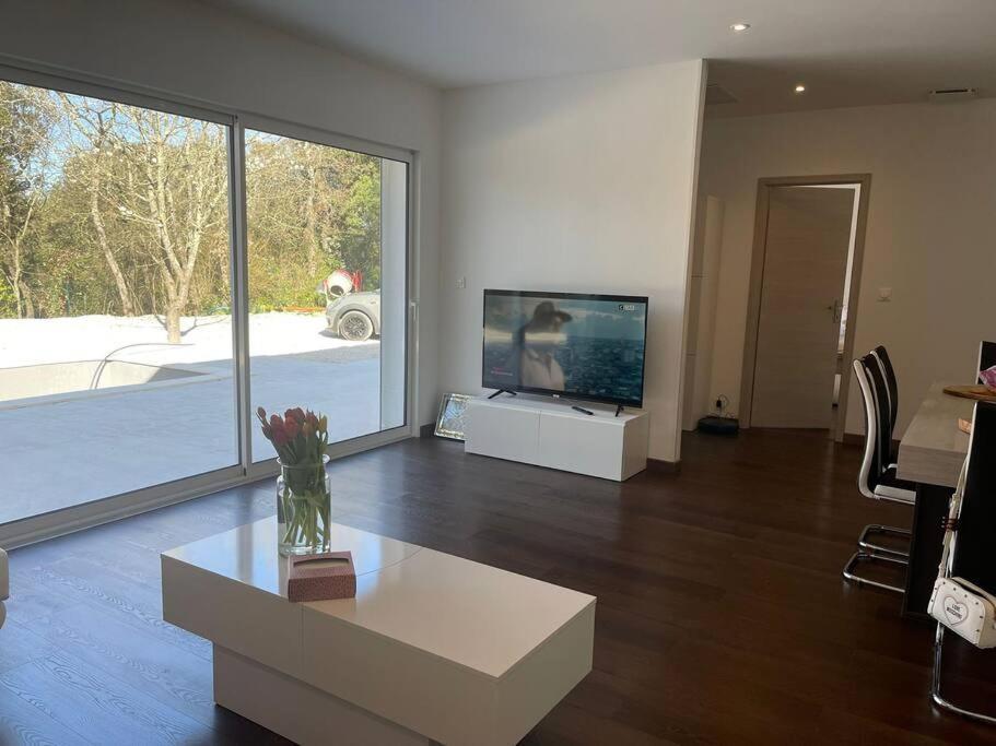 Brand New Villa With Fully Intergrated Air Conditioning & Private Pool, Overlooking Forest Sardan Buitenkant foto
