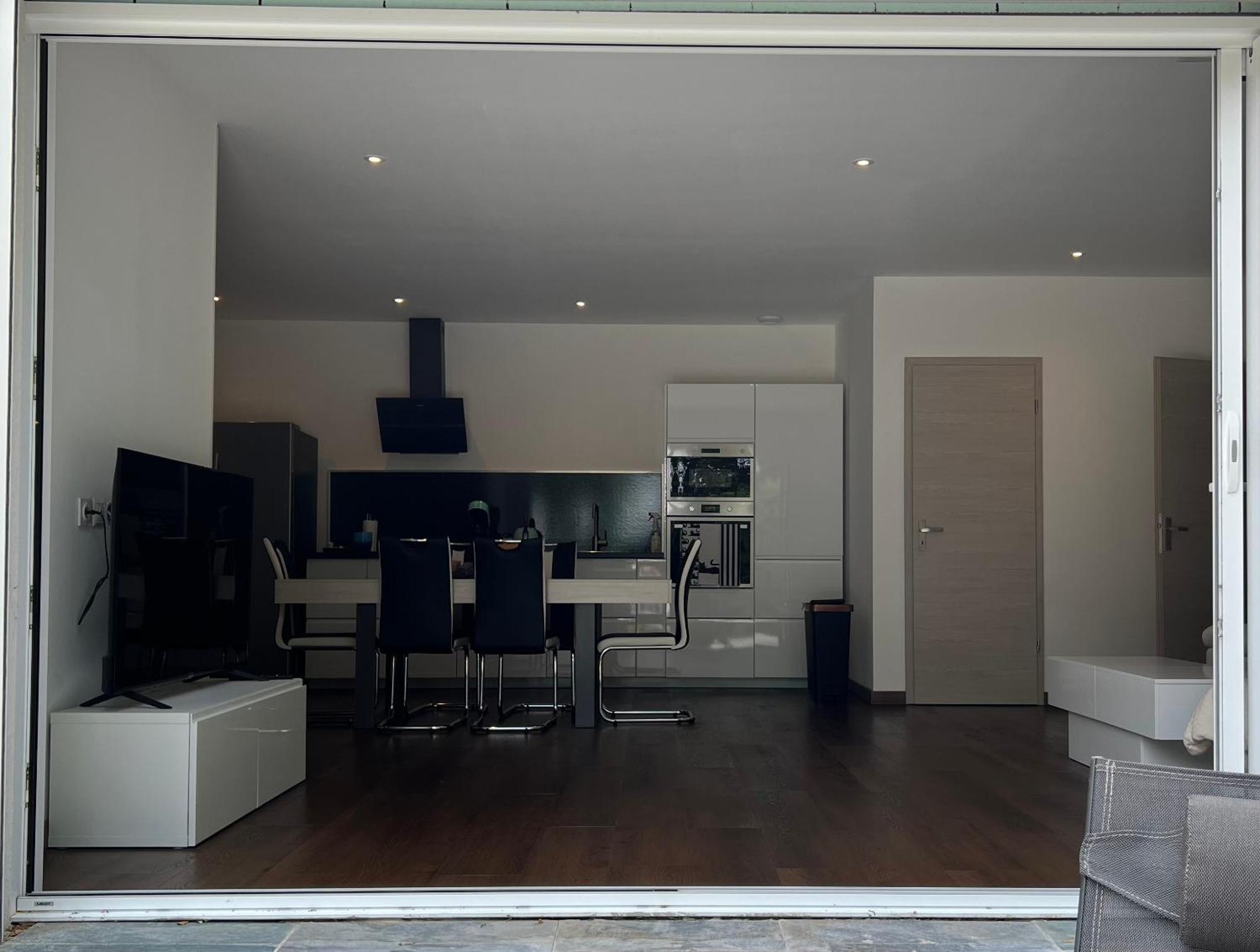 Brand New Villa With Fully Intergrated Air Conditioning & Private Pool, Overlooking Forest Sardan Buitenkant foto